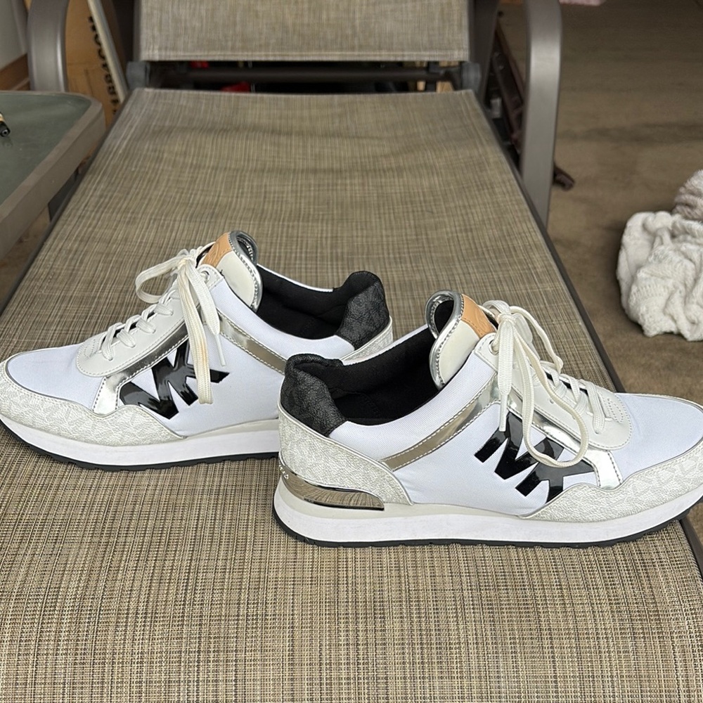MICHAEL Michael Kors White and Black Sneakers with Sporty Design